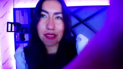 Snapshot of helenjoness_ chatting on October 18, 1:04 pm online show from October 18, 1:04 pm