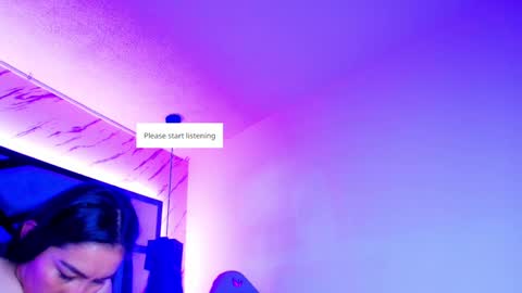 Snapshot of helenjoness_ chatting on October 15, 12:39 pm online show from October 15, 12:39 pm