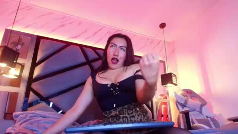 Snapshot of helenjoness_ chatting on September 9, 1:33 pm online show from September 9, 1:33 pm