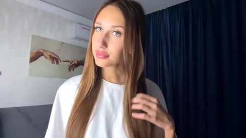 Snapshot of helenjoyne chatting on September 29, 9:08 am Chloe online show from September 29, 9:08 am