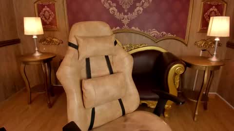 Snapshot of helenstanfordd chatting on October 20, 11:48 am Helen or Hells online show from October 20, 11:48 am