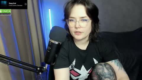 Red online show from December 1, 7:56 pm