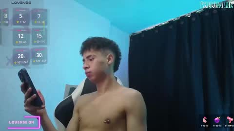 Snapshot of hellcat_xx chatting on October 6, 9:10 pm CROW online show from October 6, 9:10 pm