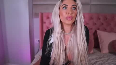 hellenroyy online show from April 25, 3:41 am