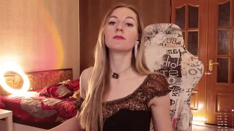 Alisia  Monday to Friday from 10 am to 4 pm GMT 2 online show from March 19, 10:10 am