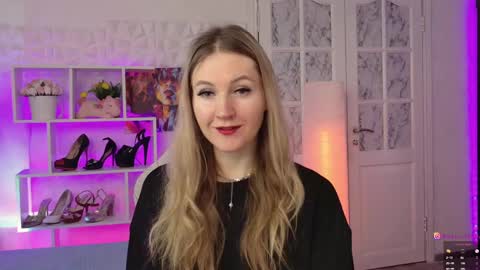 Snapshot of hello_lisha chatting on March 10, 8:06 am Alisia Monday to Friday from 10 am to 4 pm GMT 2 online show from March 10, 8:06 am