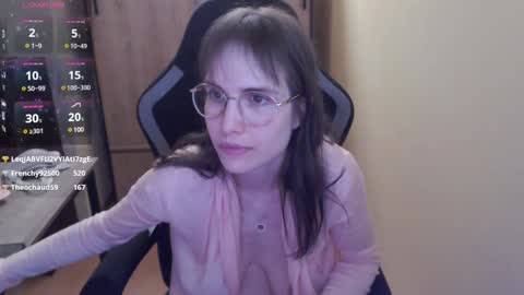 Snapshot of heraluna_ chatting on January 17, 2:39 am HeraLuna  online show from January 17, 2:39 am