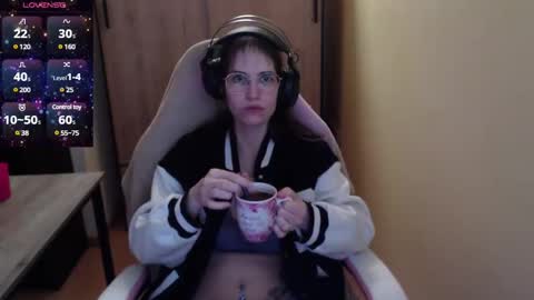 Snapshot of heraluna_ chatting on December 14, 9:45 pm HeraLuna  online show from December 14, 9:45 pm