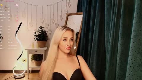 Elise online show from May 5, 2:18 am