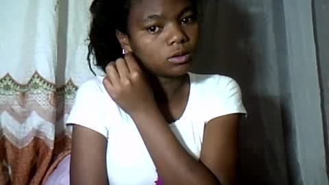 herisse01 online show from July 2, 7:02 am