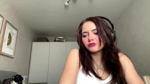 Juliana online show from April 17, 1:24 pm