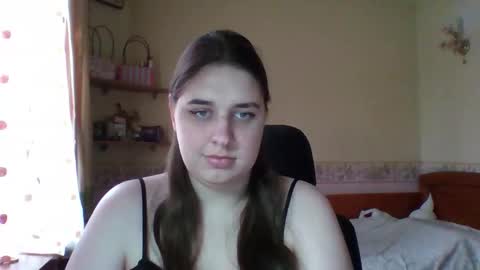 hess_luna_ online show from February 12, 10:19 am