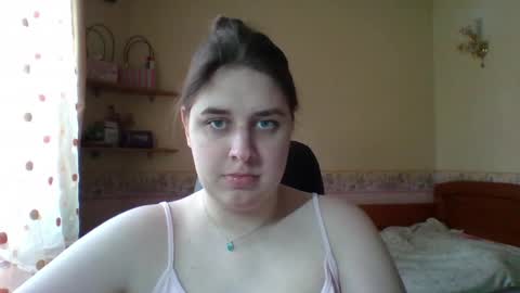 hess_luna_ online show from May 1, 9:03 am
