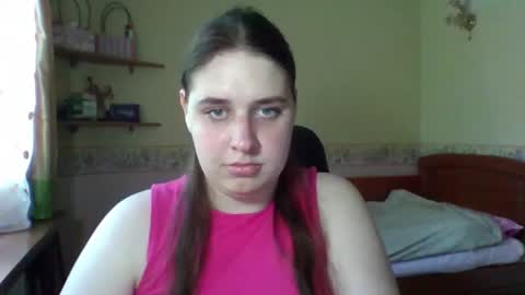 hess_luna_ online show from June 11, 9:07 am