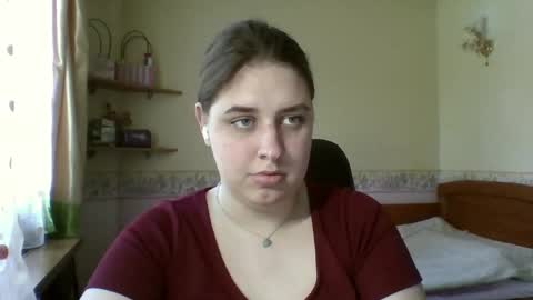 hess_luna_ online show from April 28, 9:02 am