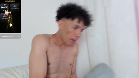 Snapshot of hghilltop chatting on December 23, 9:18 pm Harry Gaylord Hilltop  INDEPENDENT MODEL online show from December 23, 9:18 pm