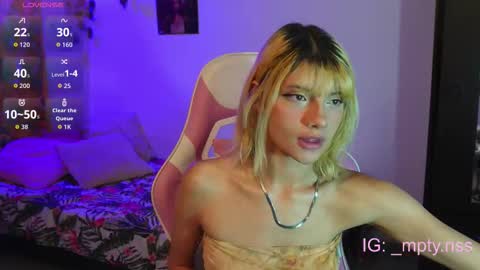 Snapshot of hi_scarlett chatting on October 1, 1:27 am hi_scarlett online show from October 1, 1:27 am