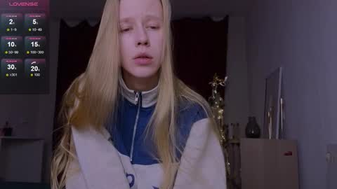 Chloe online show from December 22, 2:51 am