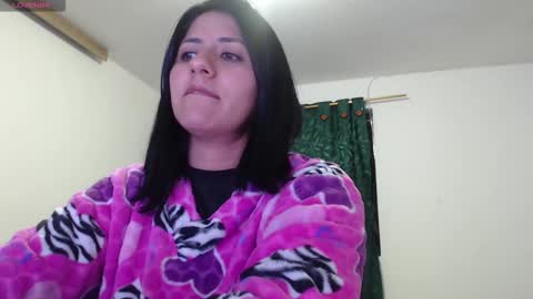 hilaril18 online show from February 12, 12:47 am