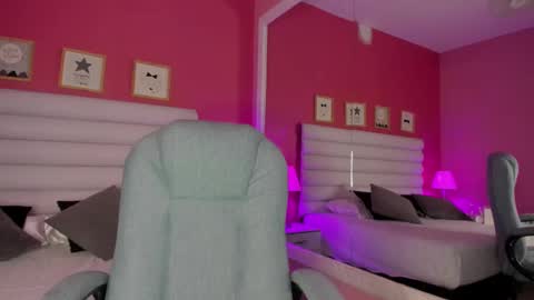 hilary_tailor online show from September 8, 3:22 pm