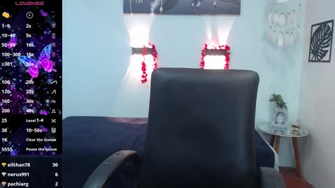 Snapshot of hilaryclowerx chatting on March 12, 9:55 am H I L A R Y online show from March 12, 9:55 am