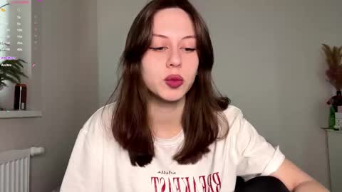 Hi Im Elizabeth online show from March 19, 12:21 pm