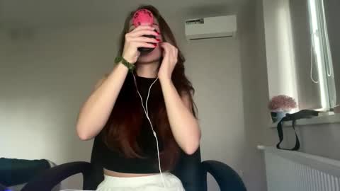 Snapshot of hildredmabray chatting on October 16, 1:33 pm Hi Im Elizabeth online show from October 16, 1:33 pm