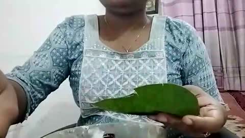 himuhimu22 online show from January 15, 4:05 pm