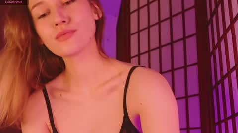 Hina online show from December 25, 1:51 pm