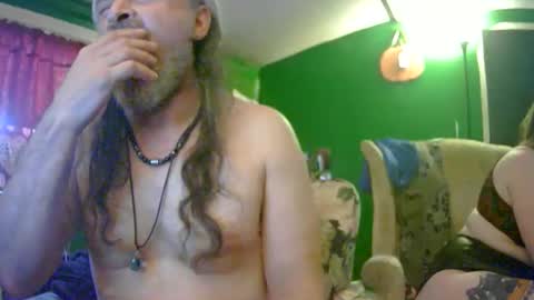 hippiedad333 online show from June 1, 11:39 pm