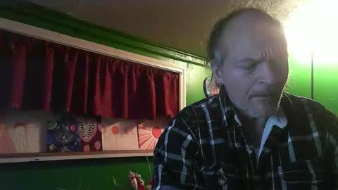 hippiedad333 online show from February 4, 4:27 am