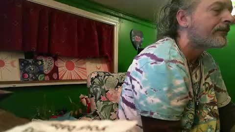 hippiedad333 online show from February 25, 3:32 am