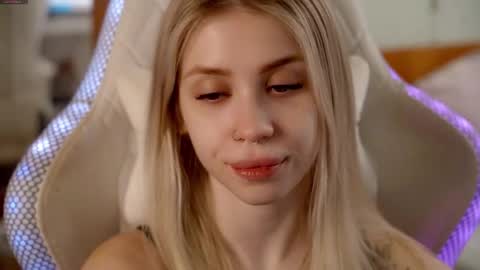 Holly online show from February 20, 5:48 pm