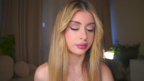 Moni Monica online show from April 19, 8:04 am