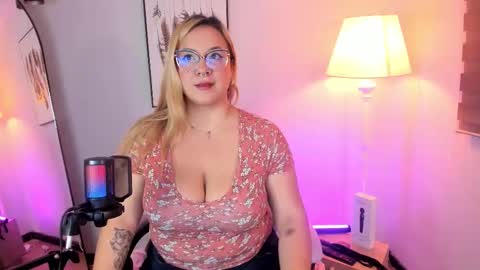 Hollie online show from February 20, 12:18 pm