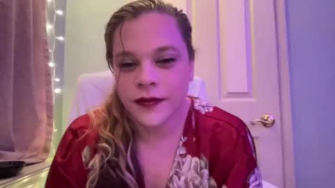 Hollys Drive threw Side Of CB. online show from December 14, 6:46 am