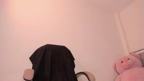 holly_16 online show from May 5, 11:21 pm