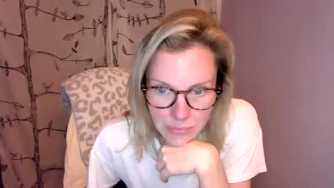 holly_bourbon online show from June 11, 12:32 am