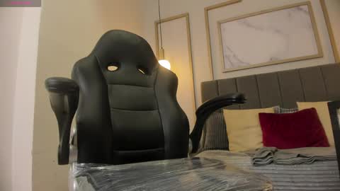 Holly Madisson online show from April 18, 7:07 pm