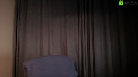 hollyextra online show from November 11, 3:58 pm