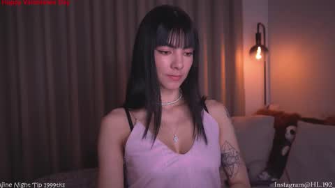 Holly Linder online show from February 14, 2:03 am