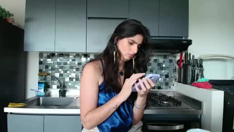 hollyshit_ online show from April 19, 10:34 pm