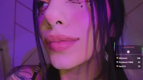 holly online show from October 21, 11:15 am