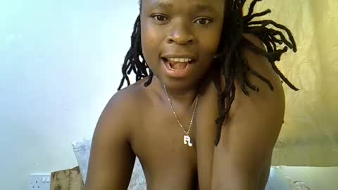 holy_ebony online show from May 31, 5:50 am