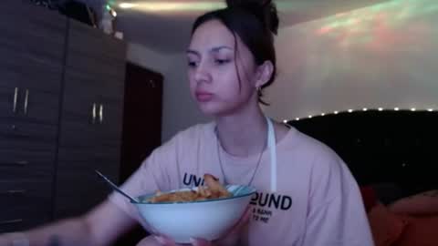 holy_julii online show from July 22, 3:52 am