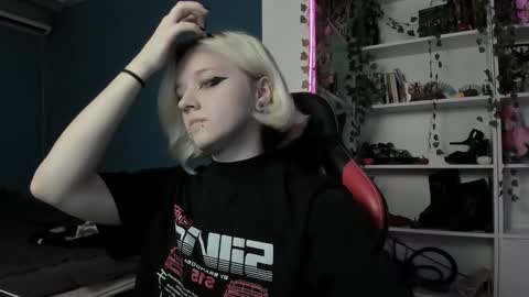 holy_mistresss online show from November 12, 9:33 am