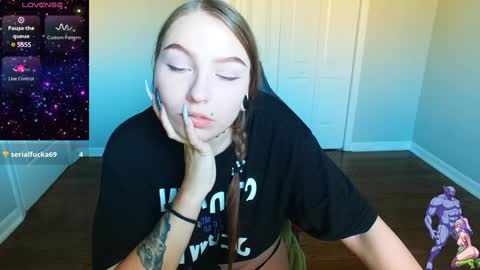 Snapshot of holyweed420 chatting on January 14, 9:09 pm Viktoria online show from January 14, 9:09 pm