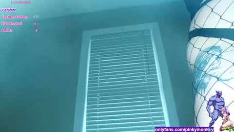 Snapshot of holyweed420 chatting on October 22, 10:33 pm Viktoria online show from October 22, 10:33 pm