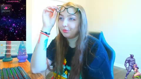 Snapshot of holyweed420 chatting on December 20, 9:28 pm Viktoria online show from December 20, 9:28 pm