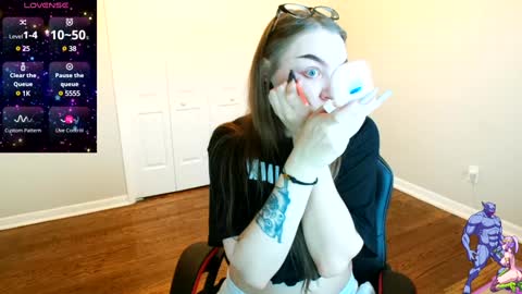 Snapshot of holyweed420 chatting on January 31, 10:10 pm Viktoria online show from January 31, 10:10 pm